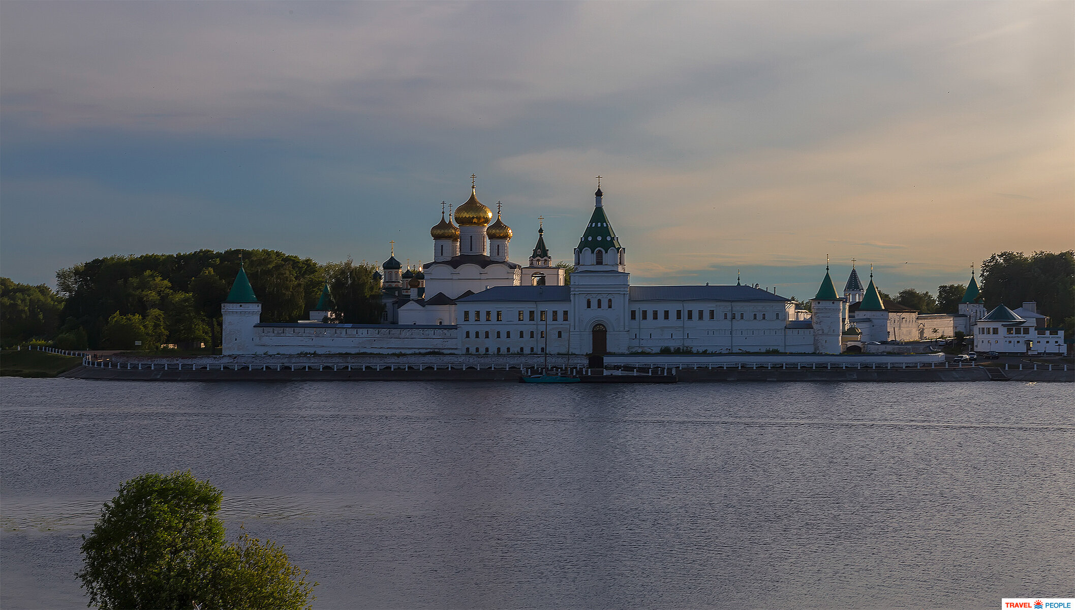 Вид на Ипатьевский монастырь.
