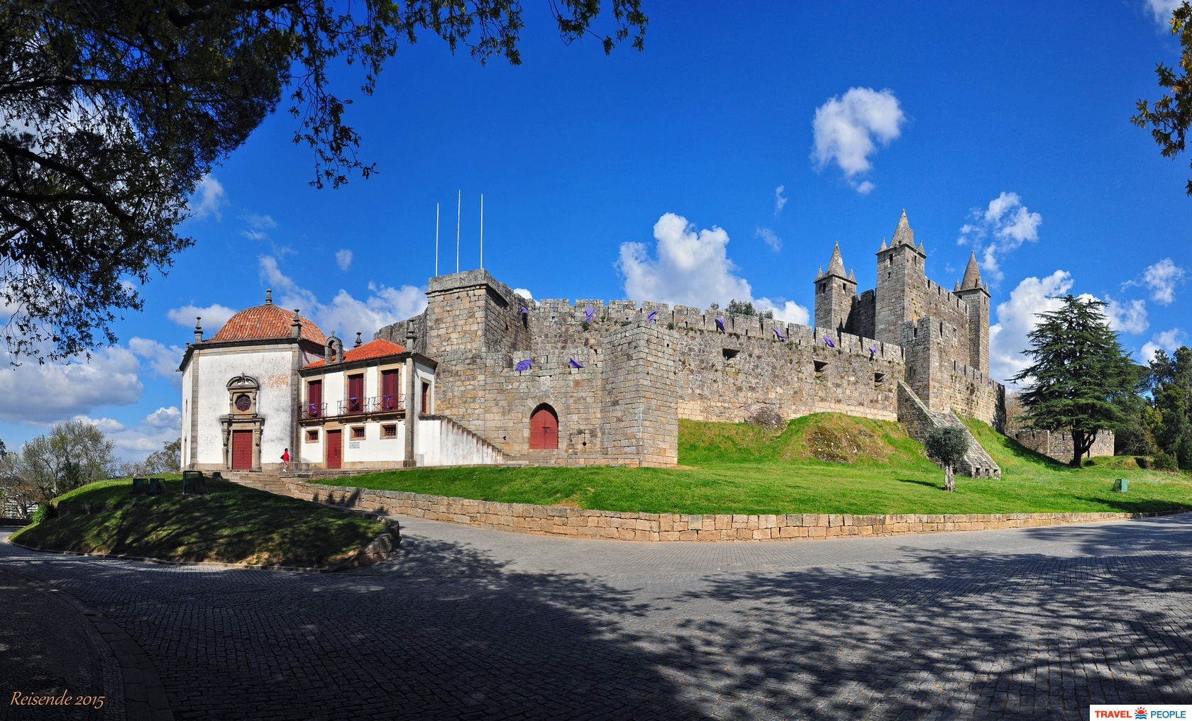      (Castelo de Santa Maria da Feira)
