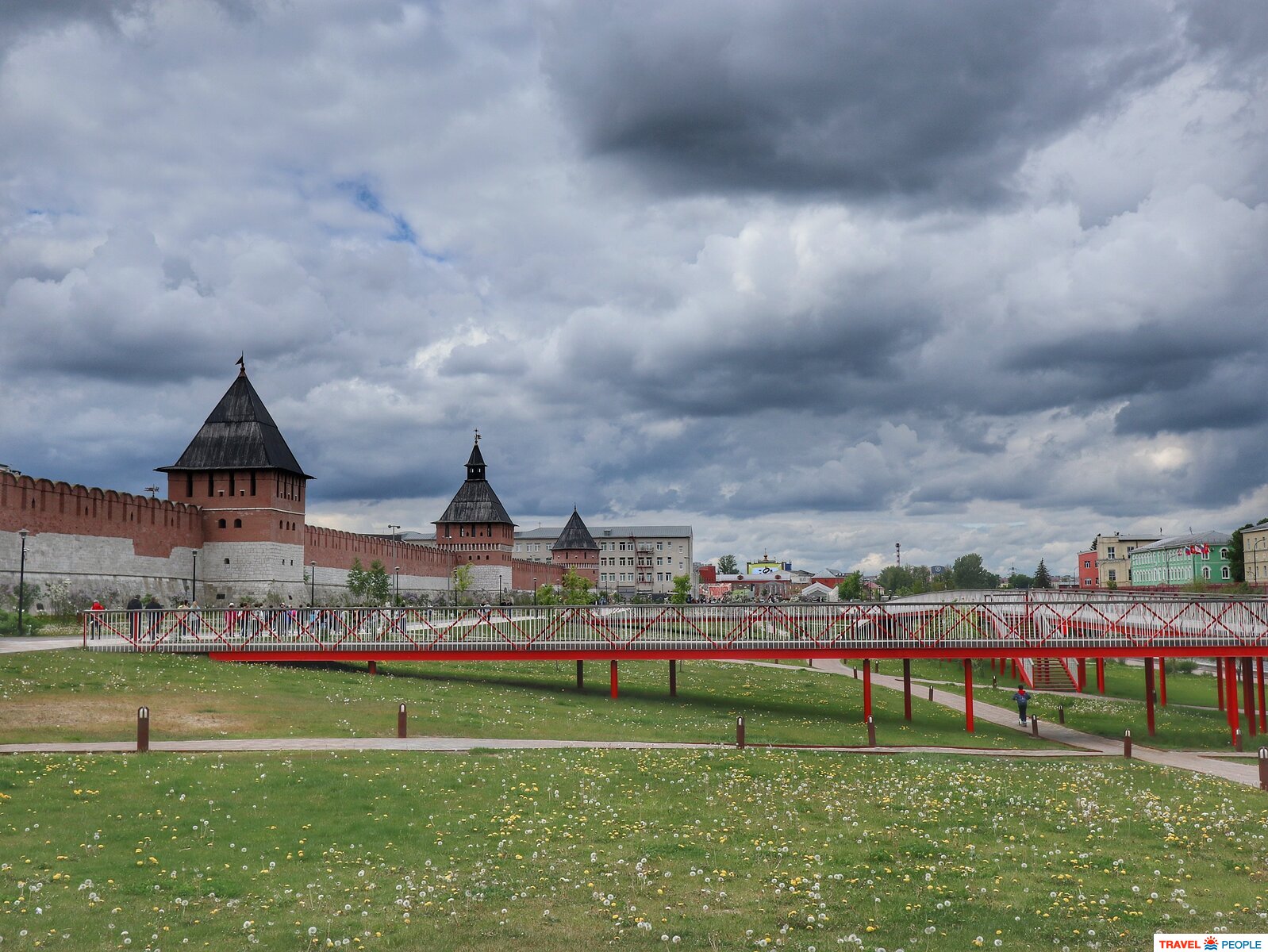 Казанская набережная и кремлевская стена