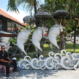 Бали. Охранник ювелирной фабрики