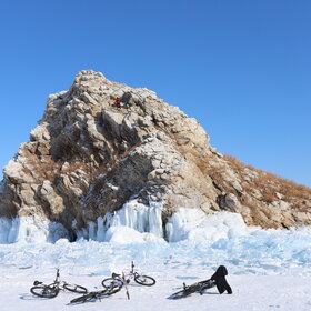 Велотуристы по льду Байкала (4)