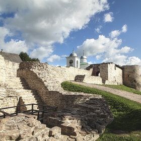 Стены древней крепости.