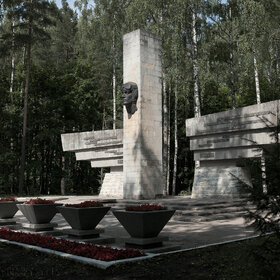 Мемориал лётчикам военного аэродрома Сосновка.
