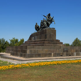Памятник Василию Ивановичу Чапаеву.