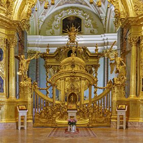 Внутреннее убранство Петропавловского собора