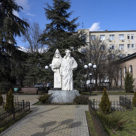 Памятник Айвазовским