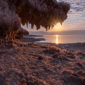 Рассвет на Мертвом море.