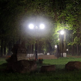 Шуя. ночной городской парк.