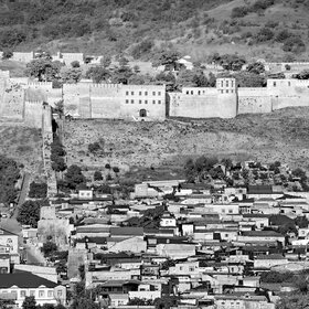 Город Дербент на фоне крепости Нарын-Кала.