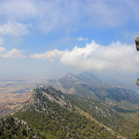 Вид на хребет Кирения
