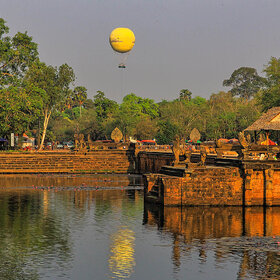 У храма Ангкор-Ват