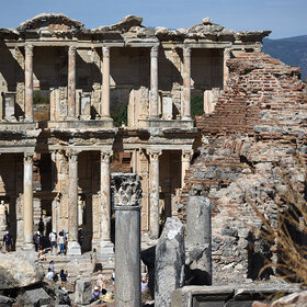 Фасад библиотеки Цельса в Эфесе