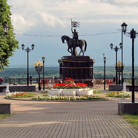 памятник князю Владимиру и святителю Федору